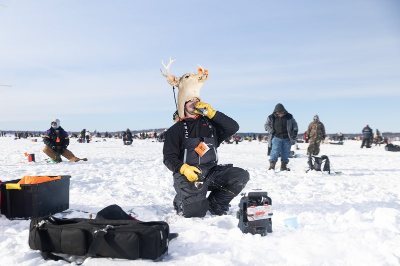What exactly does the UK Ice Fishing Casino game let you do?